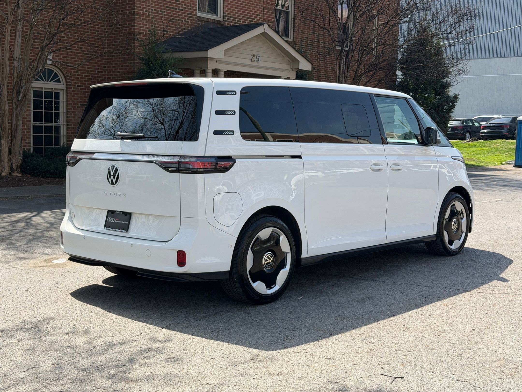 Used 2025 Volkswagen ID. Buzz Pro S RWD image 8