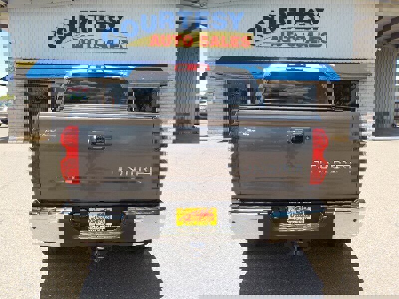 Used 2014 Toyota Tundra Limited w/ Limited Premium Package image 7