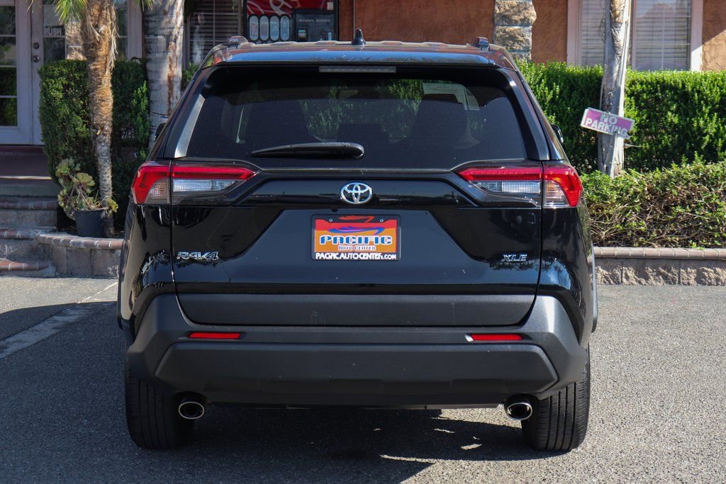 Used 2022 Toyota RAV4 XLE image 7