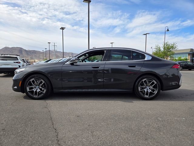 Used 2026 BMW 530i xDrive AWD/4WD image 3