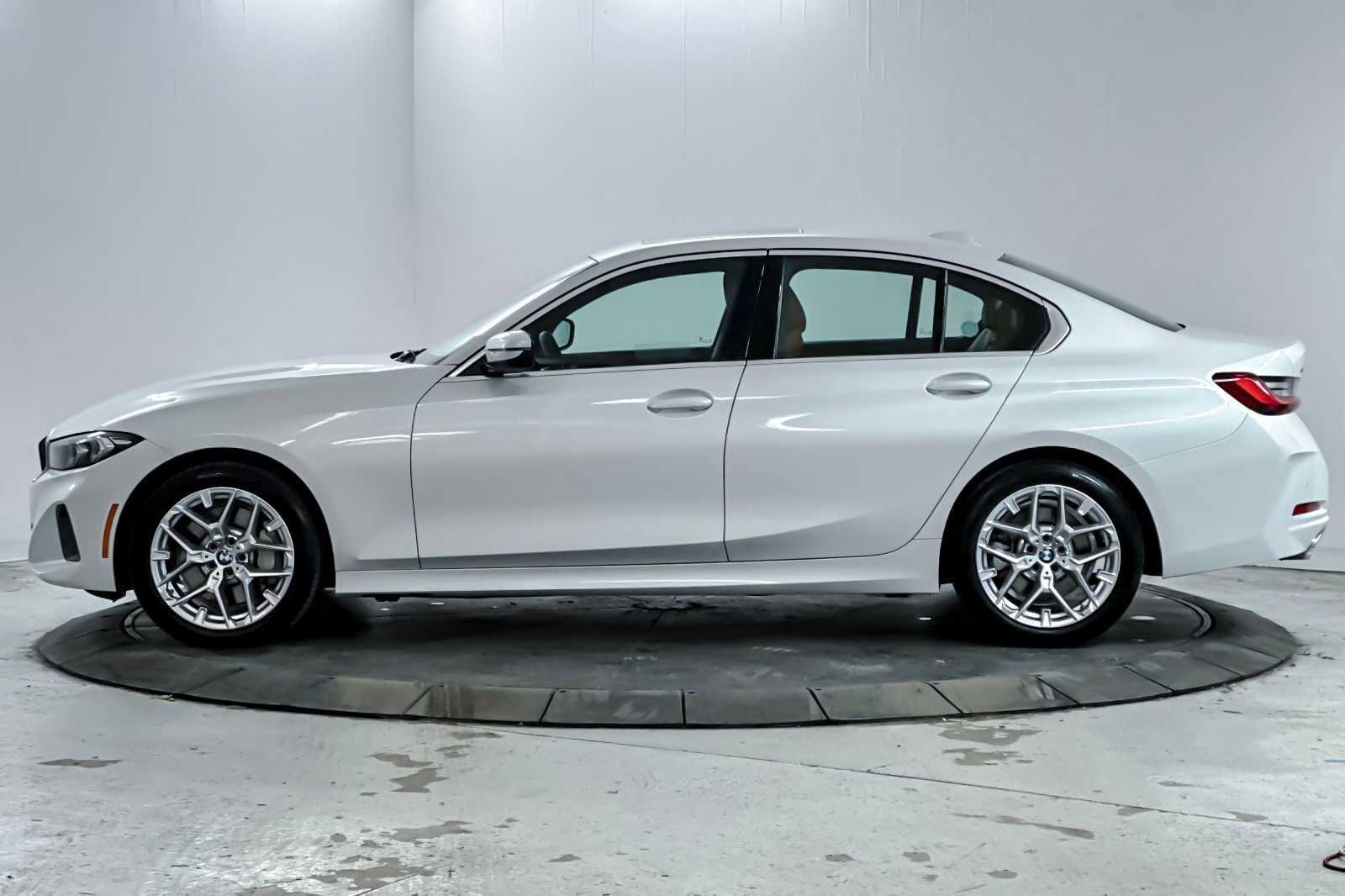 Used 2025 BMW 330i xDrive Sedan w/ Convenience Package image 5