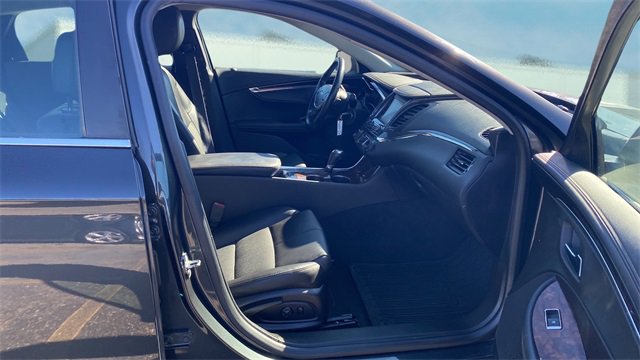 Used 2014 Chevrolet Impala LT w/ Convenience Package image 17