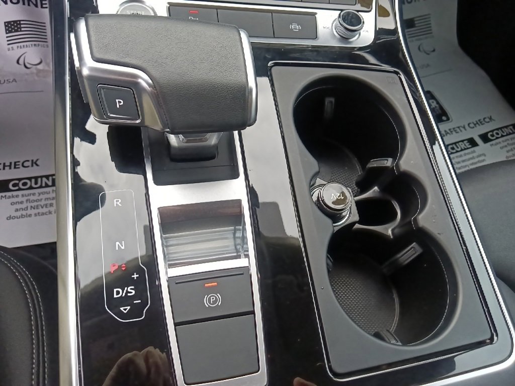 Used 2023 Audi Q8 Premium image 28