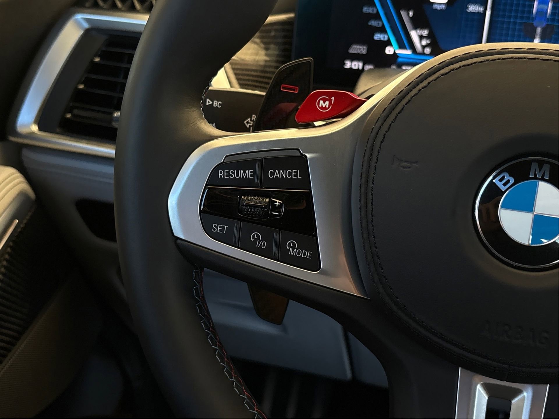 Used 2025 BMW X6 M Competition w/ Executive Package image 28