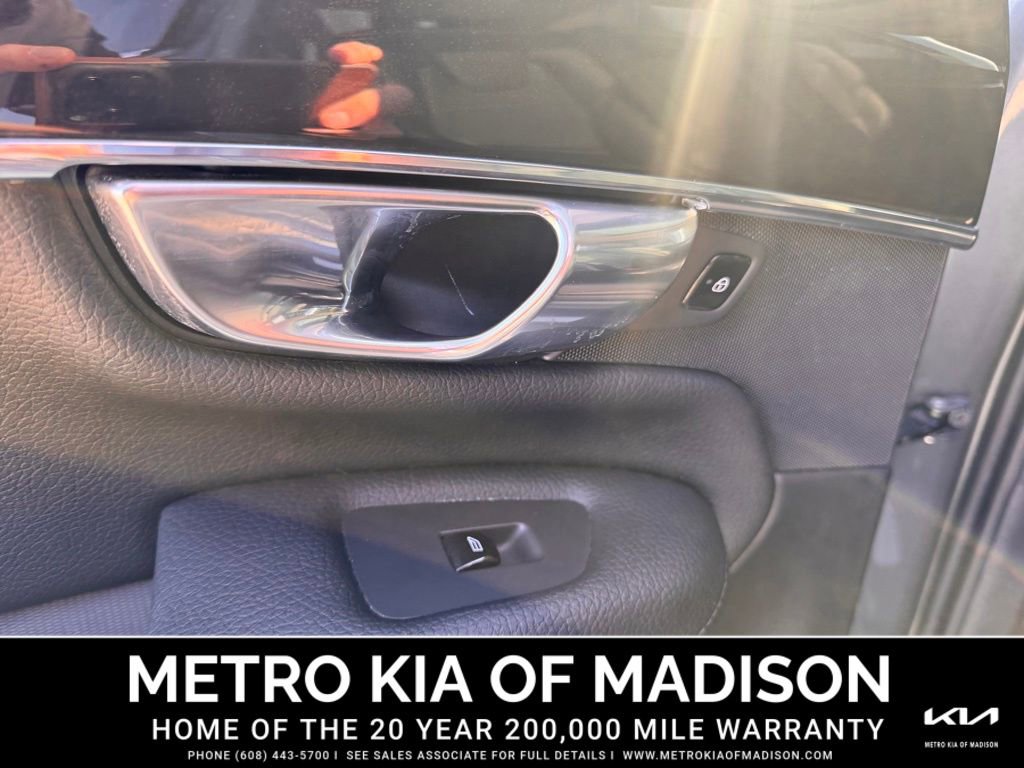 Used 2018 Volvo XC90 T5 Momentum w/ Protection Package Plus image 23