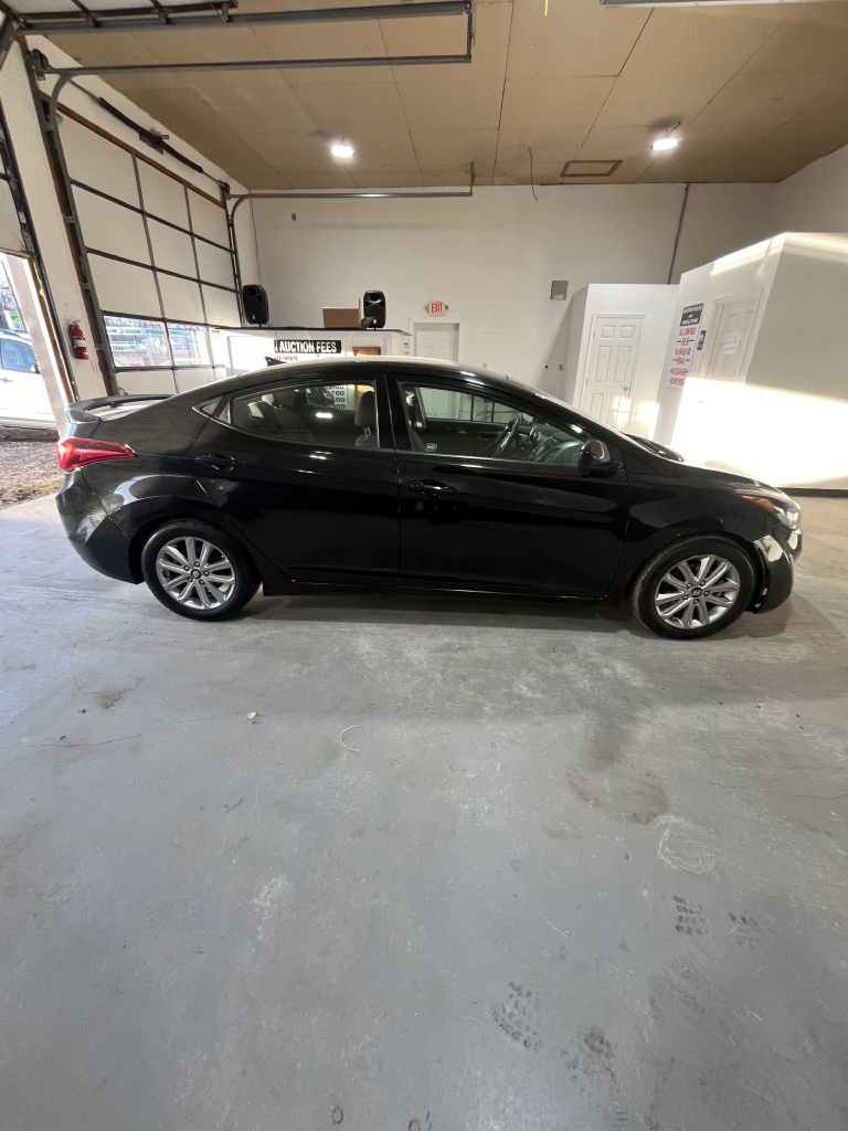 Used 2015 Hyundai Elantra SE w/ Option Group 02 image 2