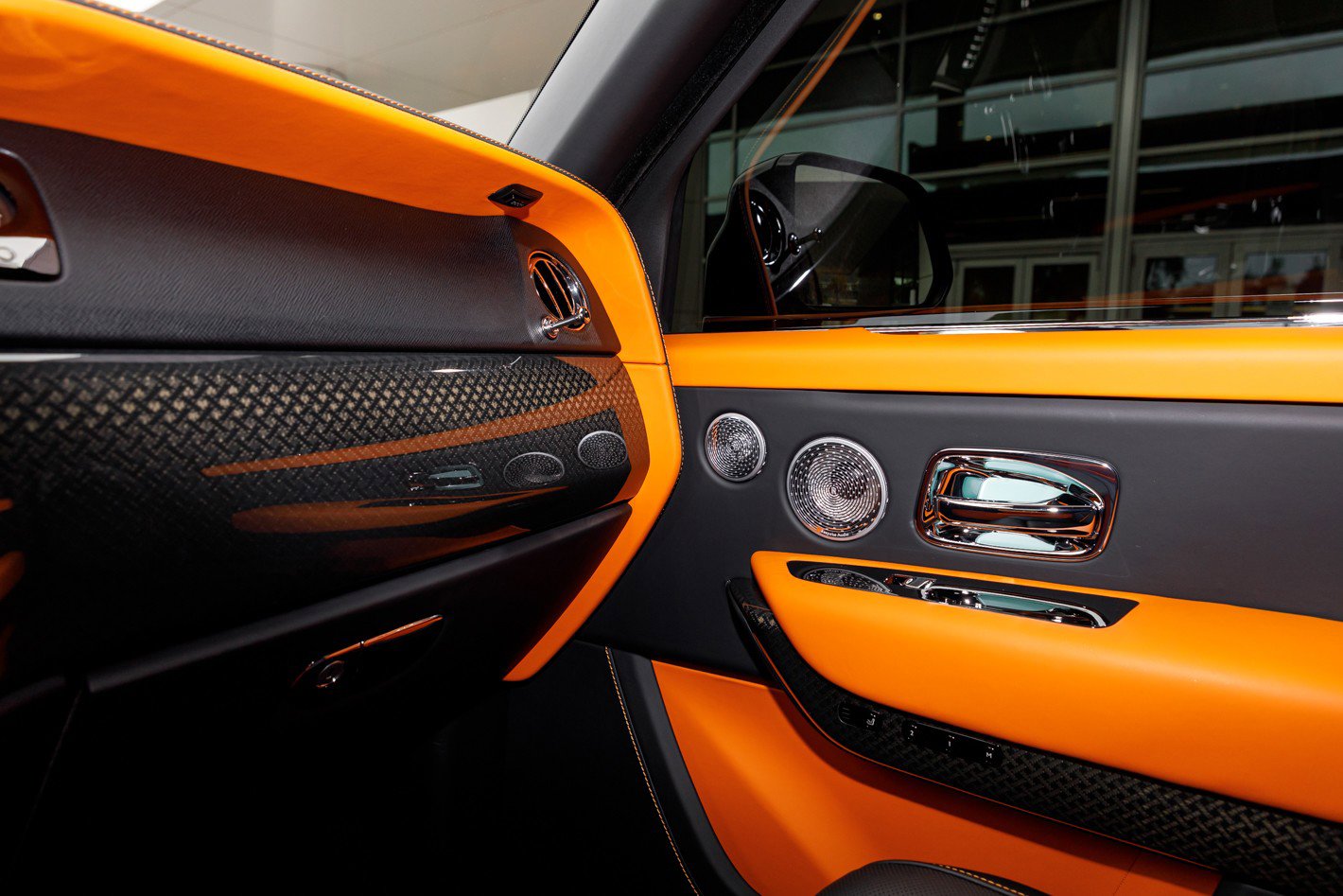 Used 2022 Rolls-Royce Cullinan Black Badge w/ Dark Exterior Package image 32