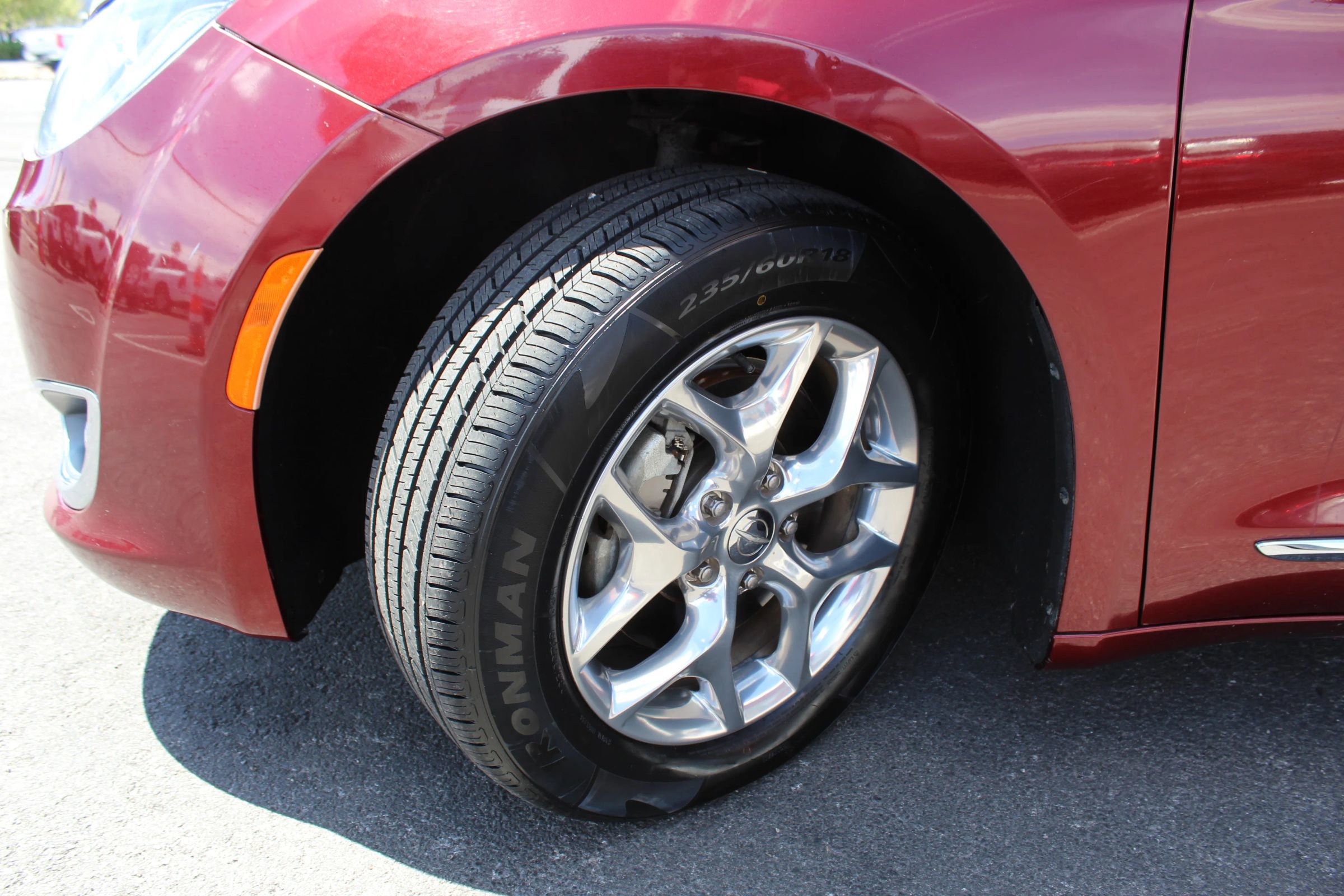 Used 2018 Chrysler Pacifica Limited FWD image 5