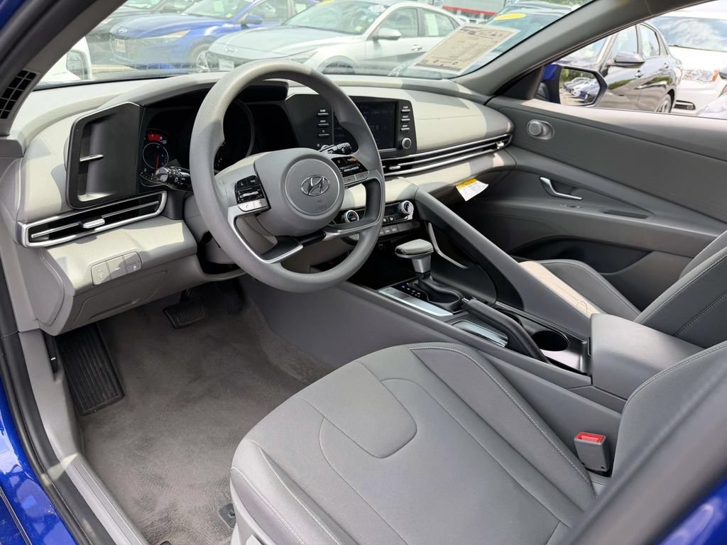Used 2023 Hyundai Elantra SEL FWD image 11