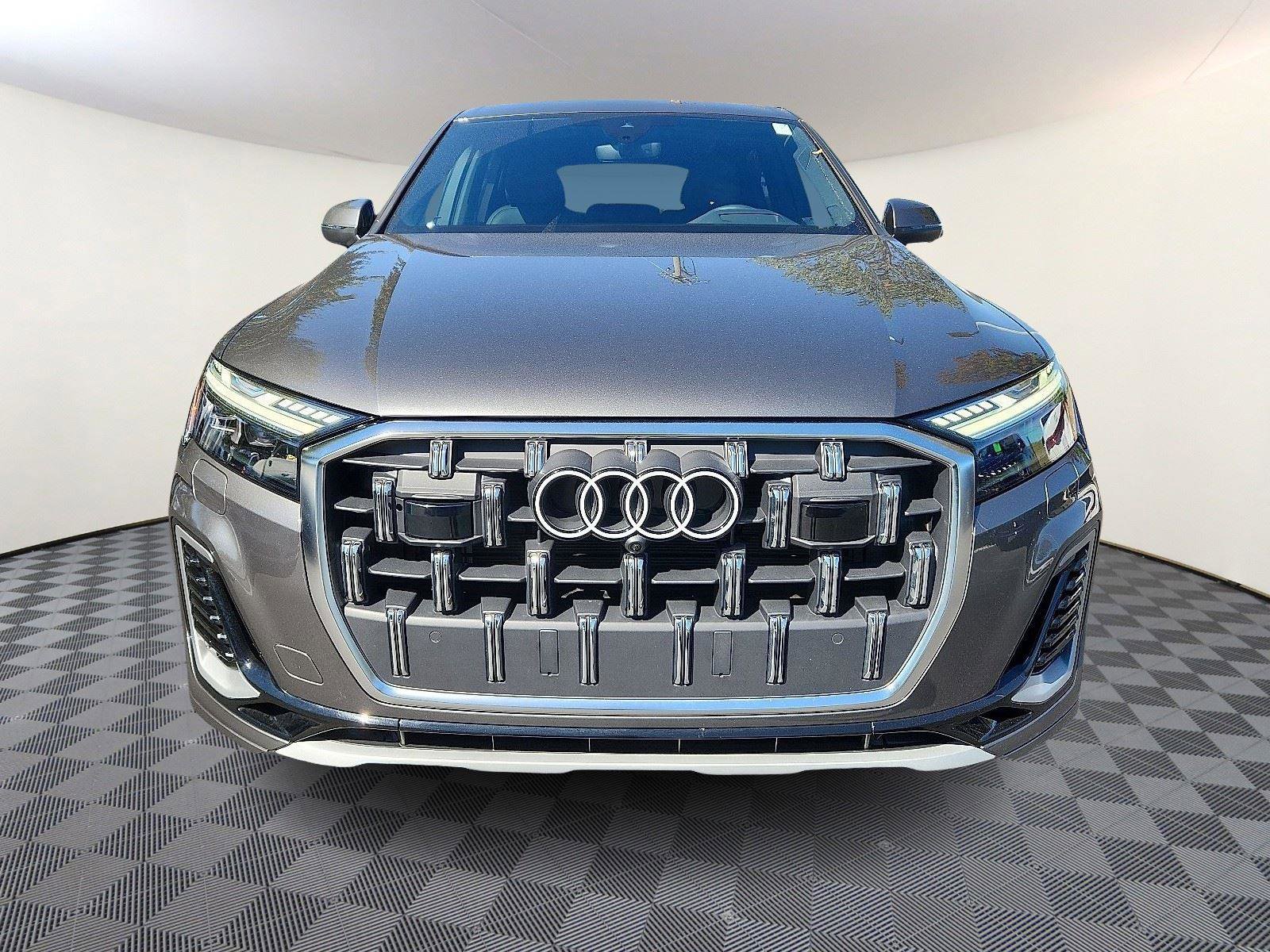 Used 2025 Audi Q7 3.0T Prestige w/ Prestige Package image 2