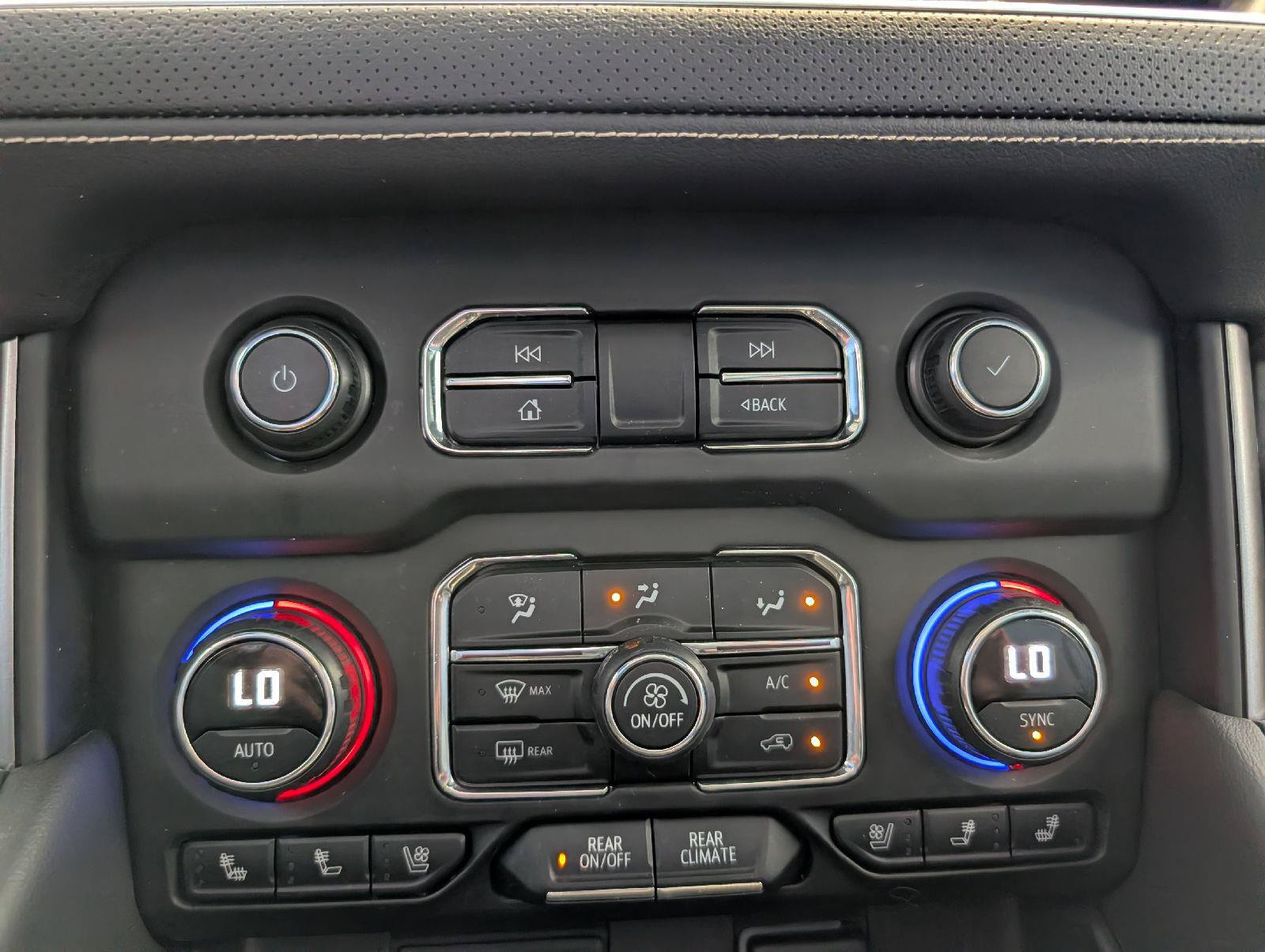 Used 2021 Chevrolet Suburban Premier AWD/4WD image 26