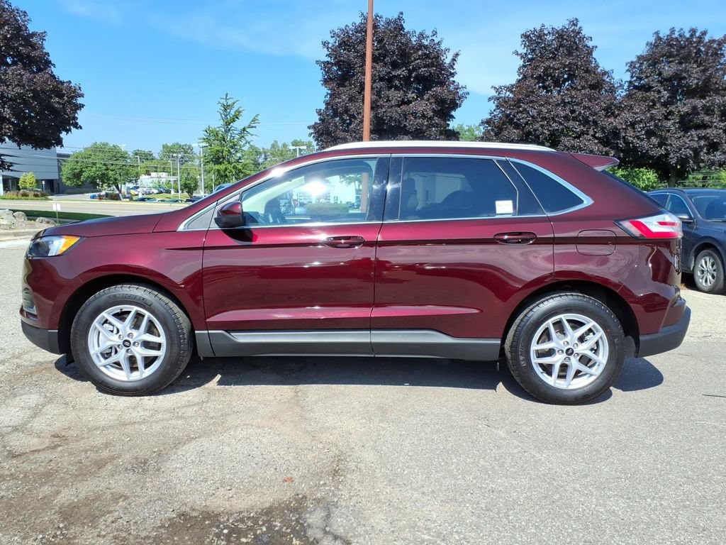 Used 2024 Ford Edge SEL AWD/4WD image 2