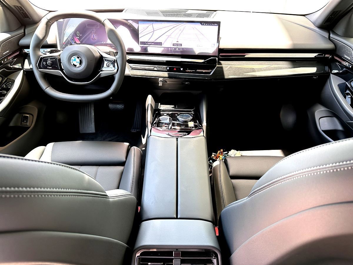 New 2026 BMW 530i RWD image 19