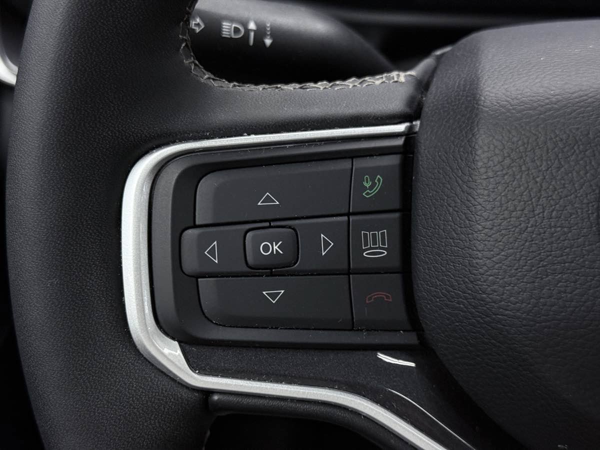 Used 2024 Jeep Wagoneer 4WD w/ Premium Group I image 47
