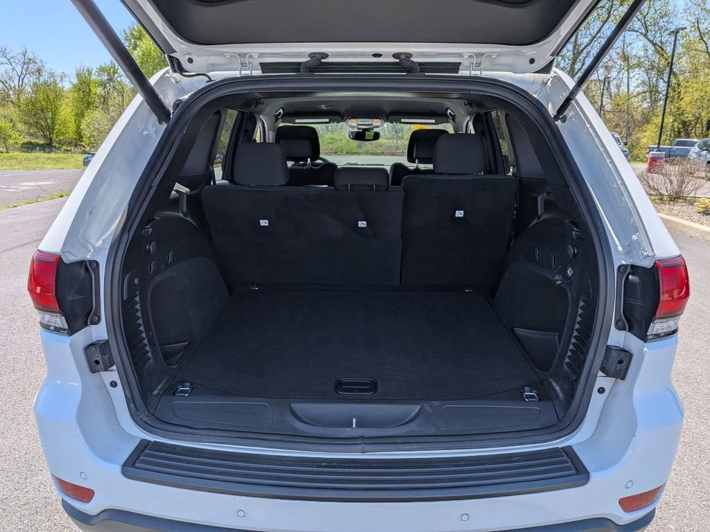 Used 2019 Jeep Grand Cherokee Laredo AWD/4WD image 5