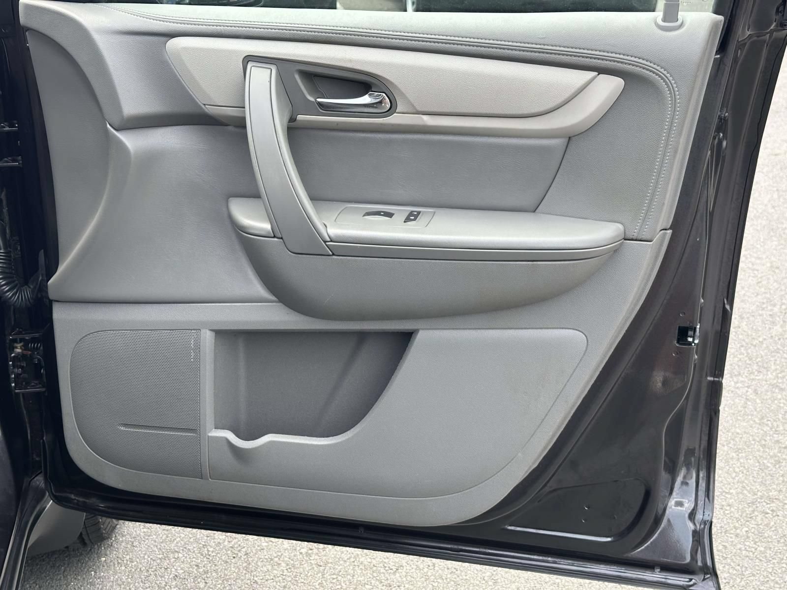 Used 2017 Chevrolet Traverse LS FWD image 29