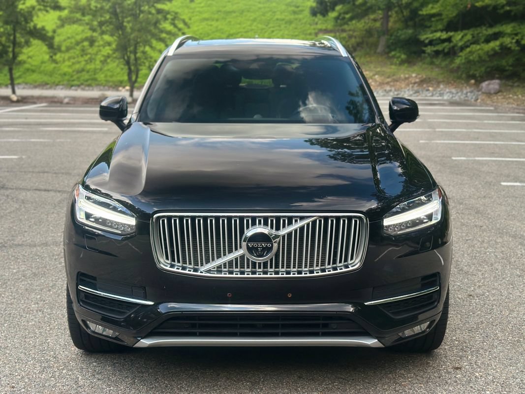 Used 2017 Volvo XC90 T6 Inscription w/ Vision Package AWD/4WD image 2