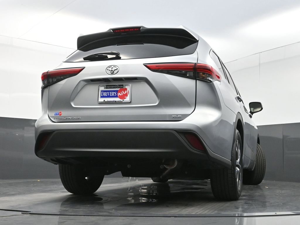 Used 2022 Toyota Highlander XLE image 32
