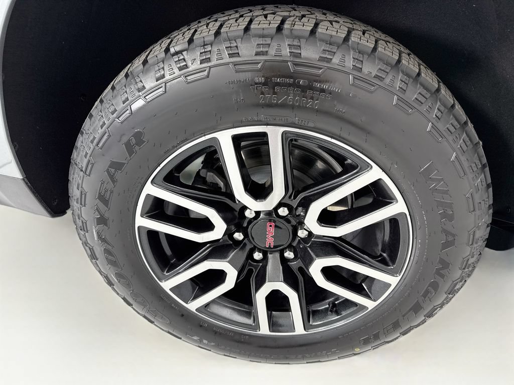 Used 2024 GMC Yukon AT4 w/ Technology Package AWD/4WD image 33