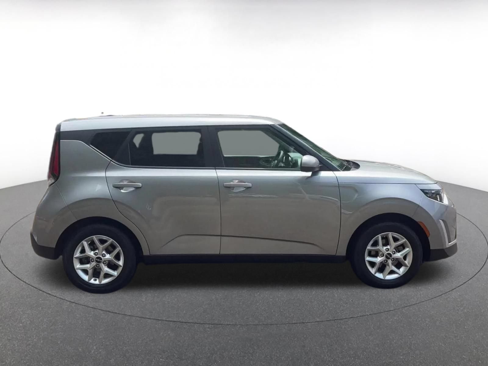 Used 2025 Kia Soul LX w/ LX Technology Package FWD image 15