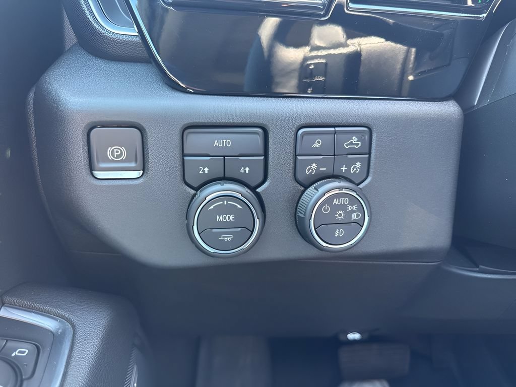 Used 2023 Chevrolet Silverado 1500 LTZ AWD/4WD image 21