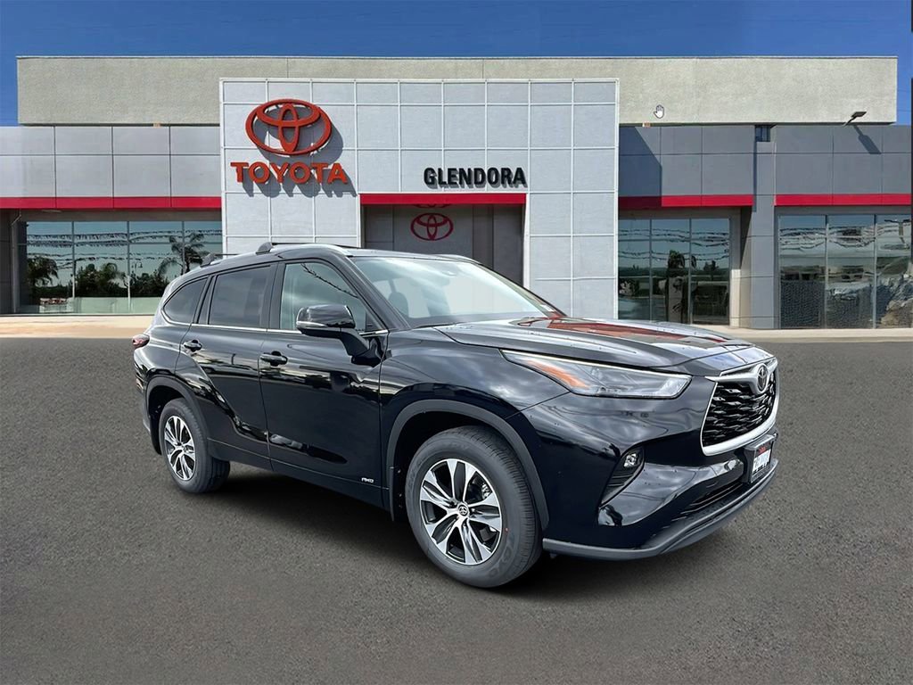 New 2026 Toyota Highlander XLE image 1