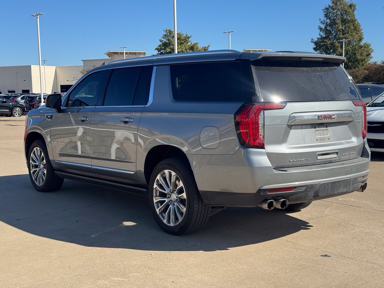 Used 2024 GMC Yukon XL Denali RWD image 4