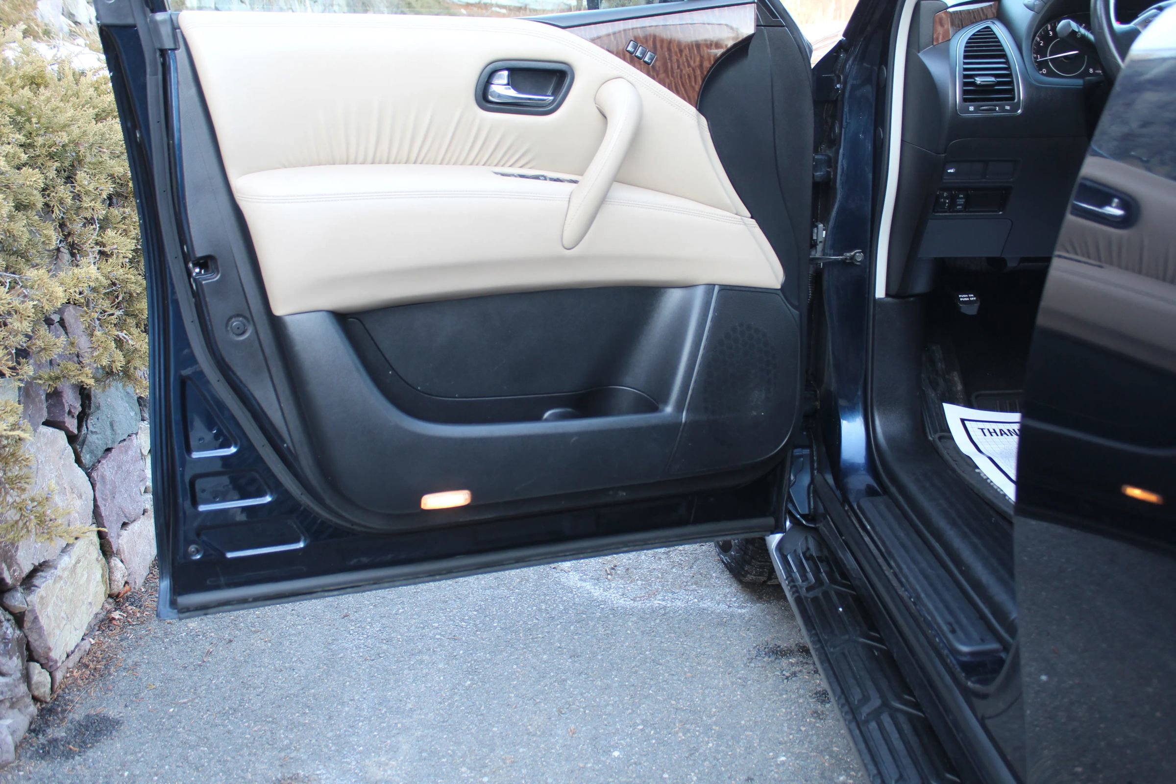 Used 2017 Nissan Armada SL image 12