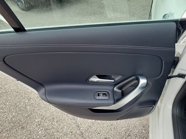 Used 2025 Mercedes-Benz CLA 250 image 9