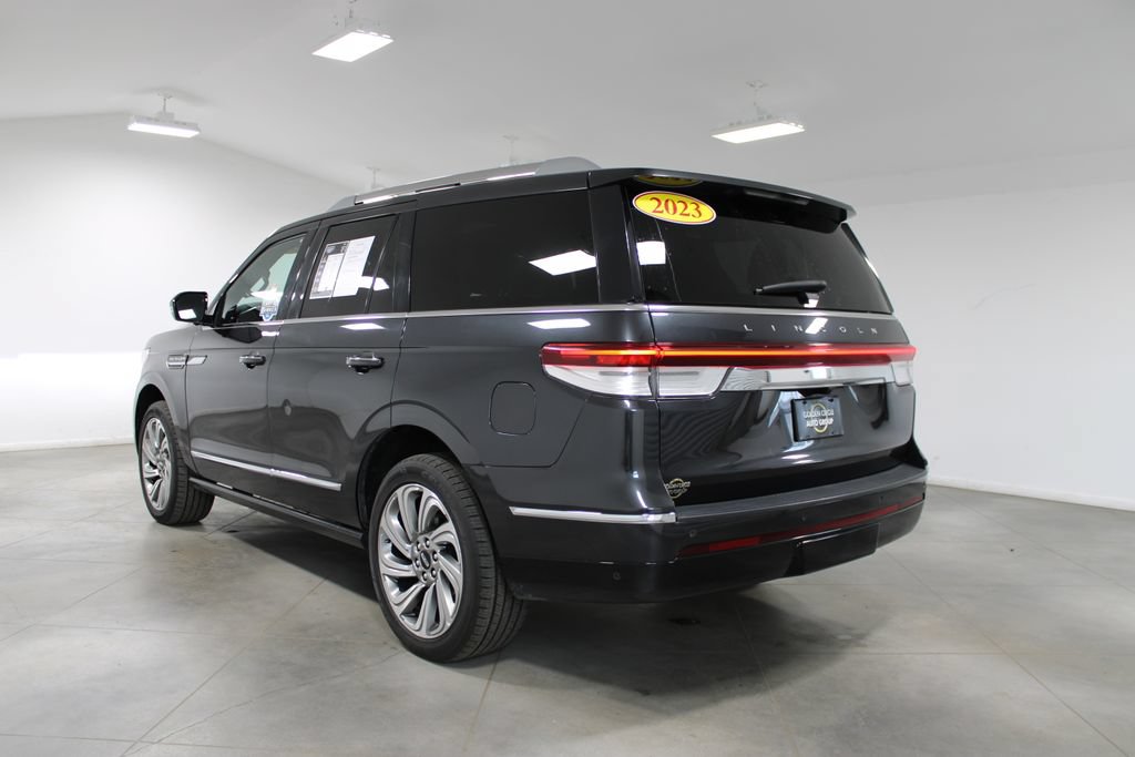 Used 2023 Lincoln Navigator Reserve AWD/4WD image 7