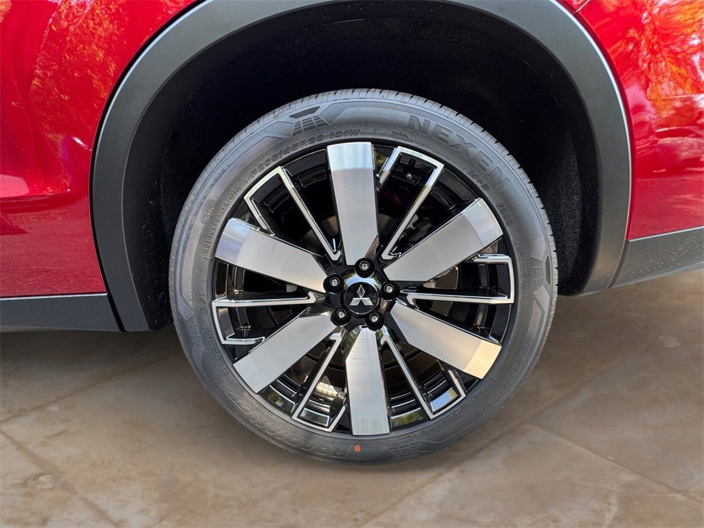 New 2025 Mitsubishi Outlander SE image 14