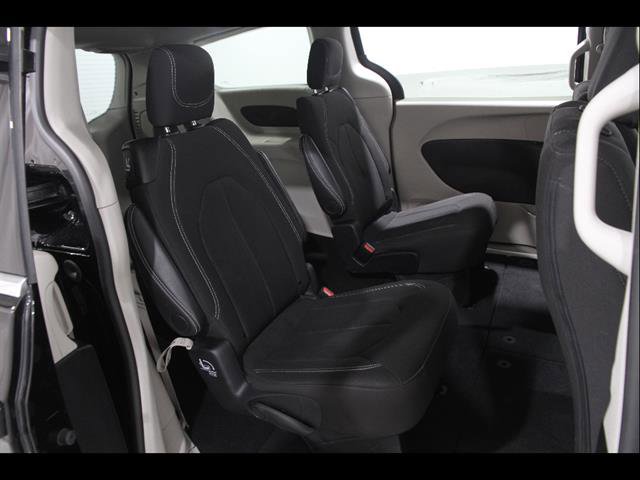 Used 2024 Chrysler Voyager LX image 18