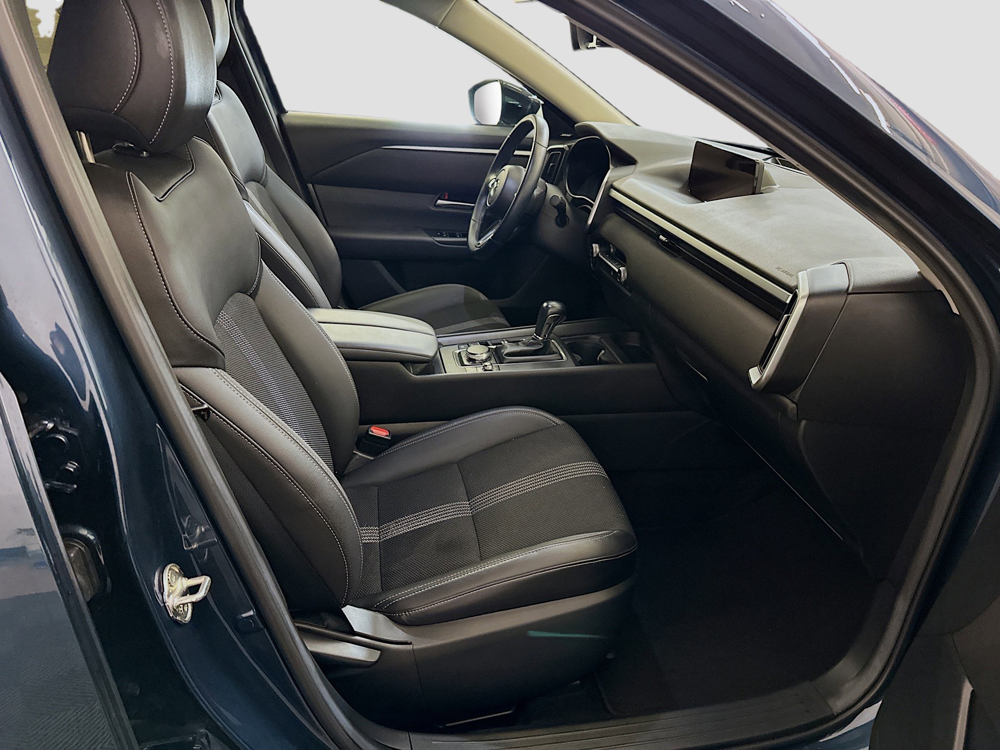 Used 2025 MAZDA CX-50 AWD 2.5 S w/ Premium Package image 34