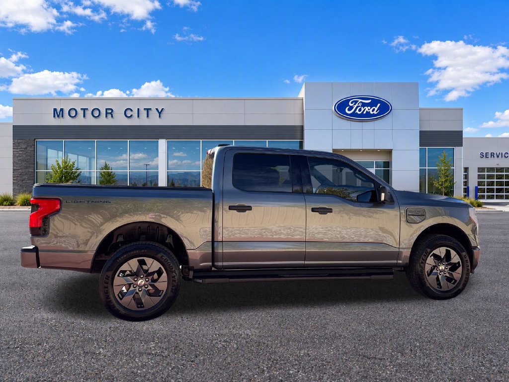 Used 2023 Ford F150 Lightning XLT AWD/4WD image 8