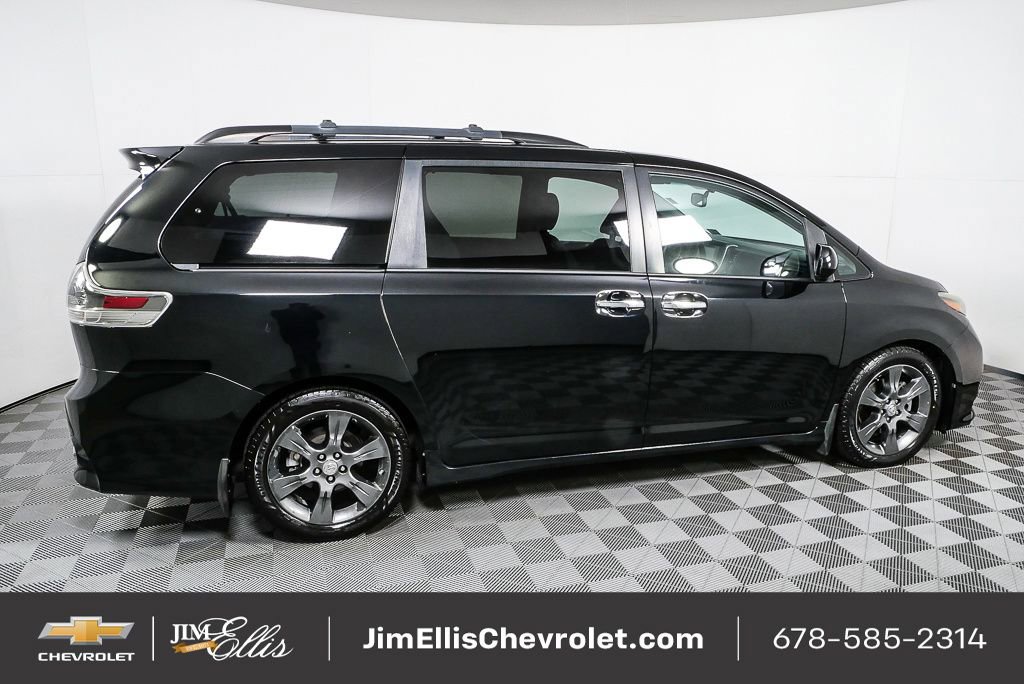 Used 2016 Toyota Sienna SE image 26