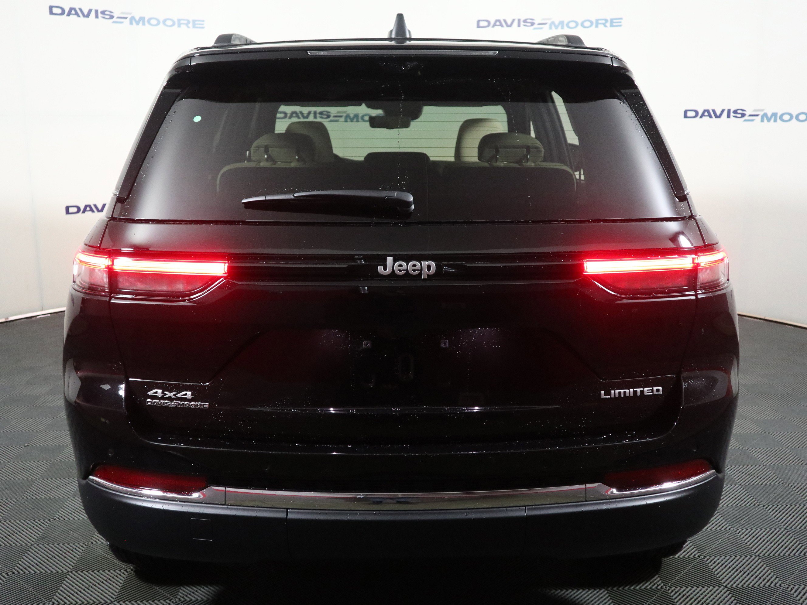New 2025 Jeep Grand Cherokee Limited w/ Luxury Tech Group II image 7