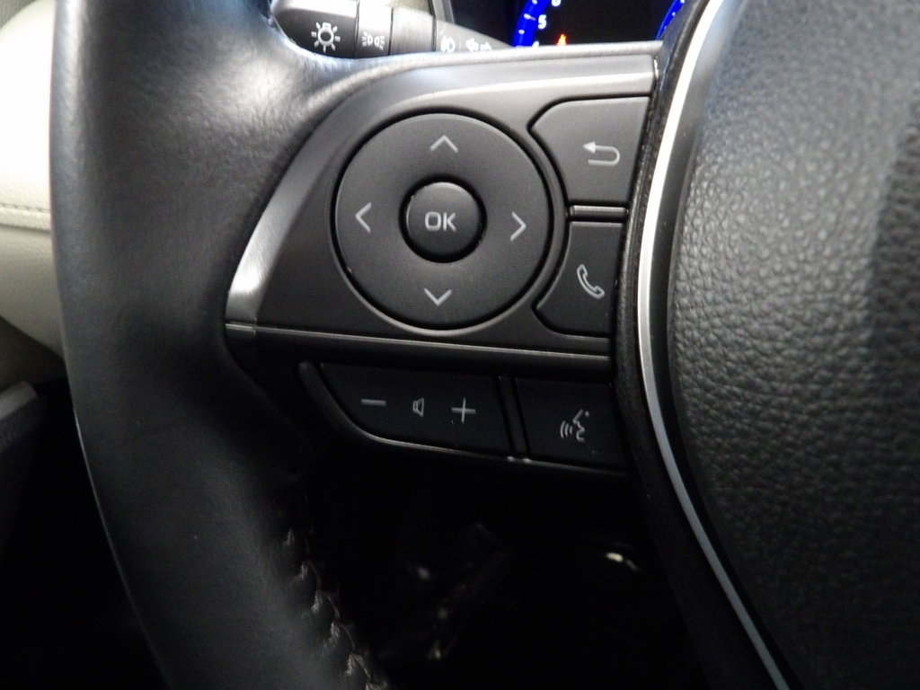 Used 2022 Toyota Corolla Cross XLE image 29