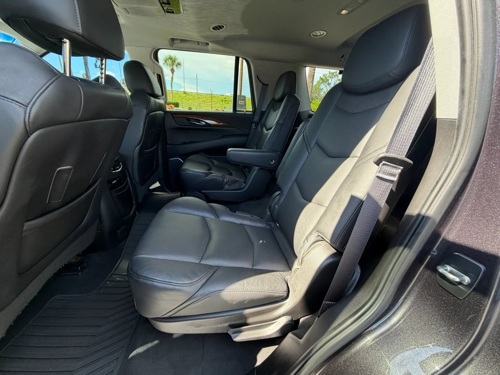Used 2016 Cadillac Escalade Luxury RWD image 28