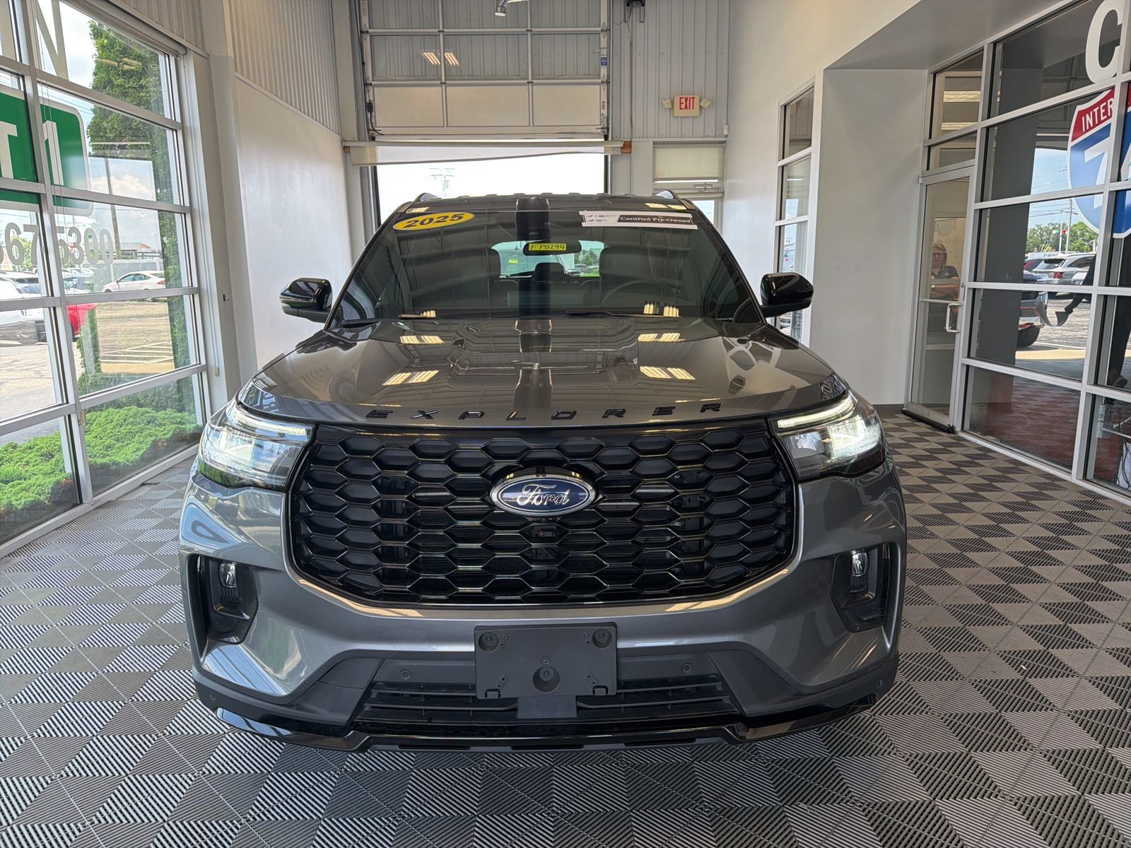 Used 2025 Ford Explorer ST-Line w/ ST-Line Street Pack AWD/4WD image 2