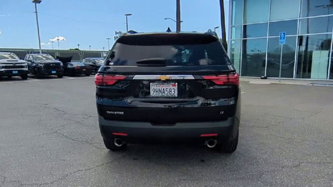 Used 2023 Chevrolet Traverse LT FWD image 7