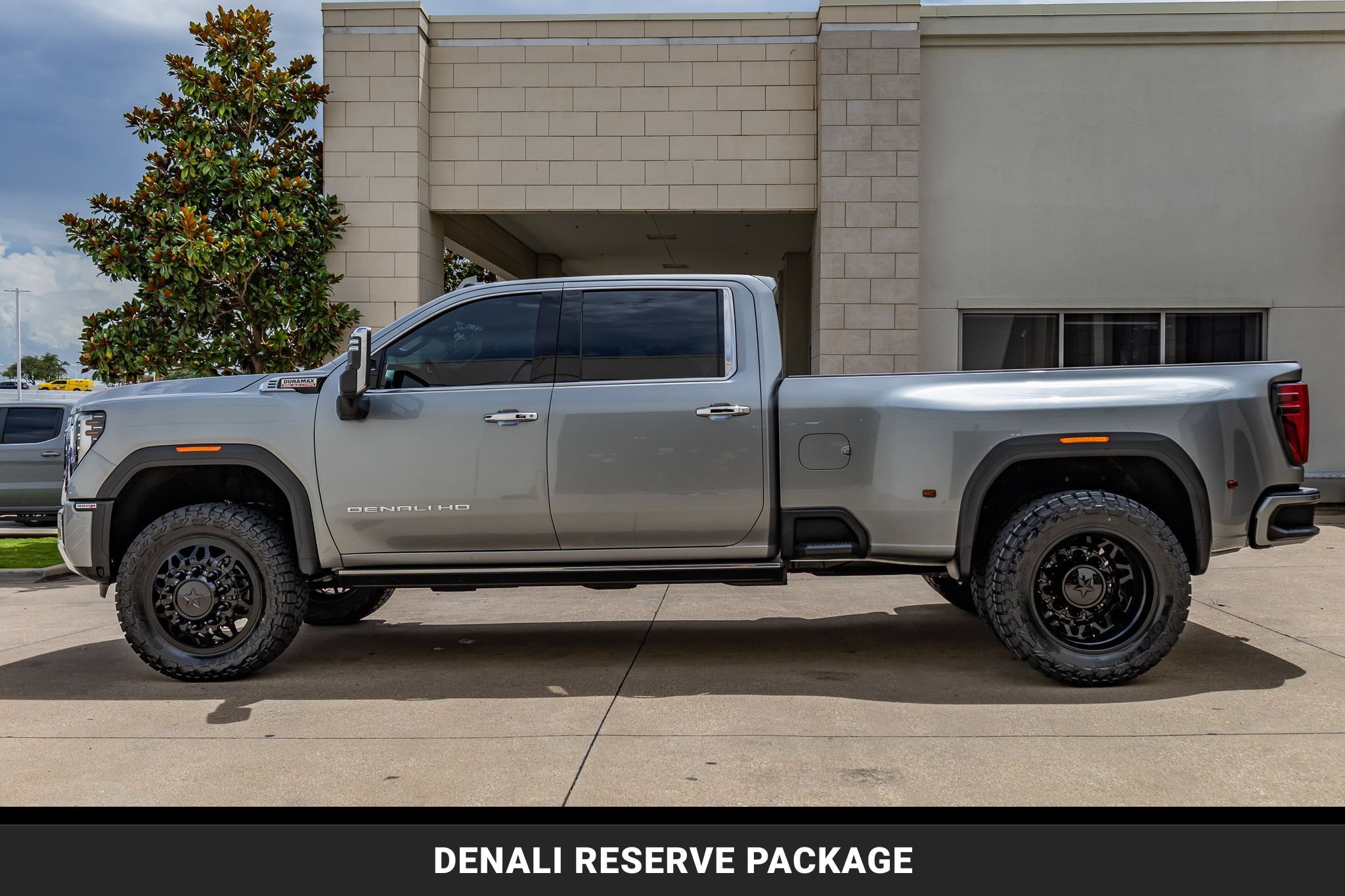Used 2025 GMC Sierra 3500 Denali w/ Denali Reserve Package AWD/4WD image 6