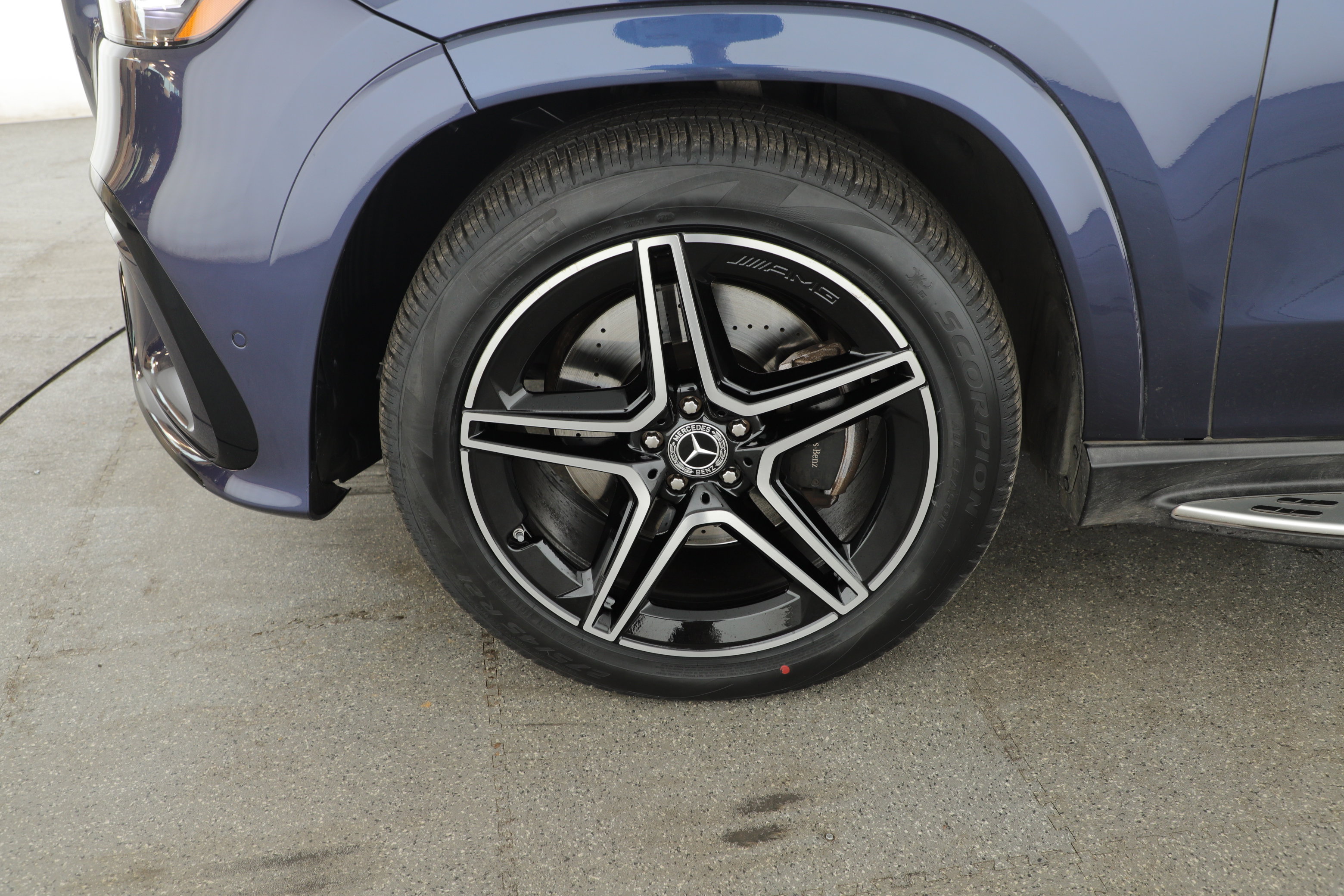 Used 2024 Mercedes-Benz GLS 450 4MATIC image 4