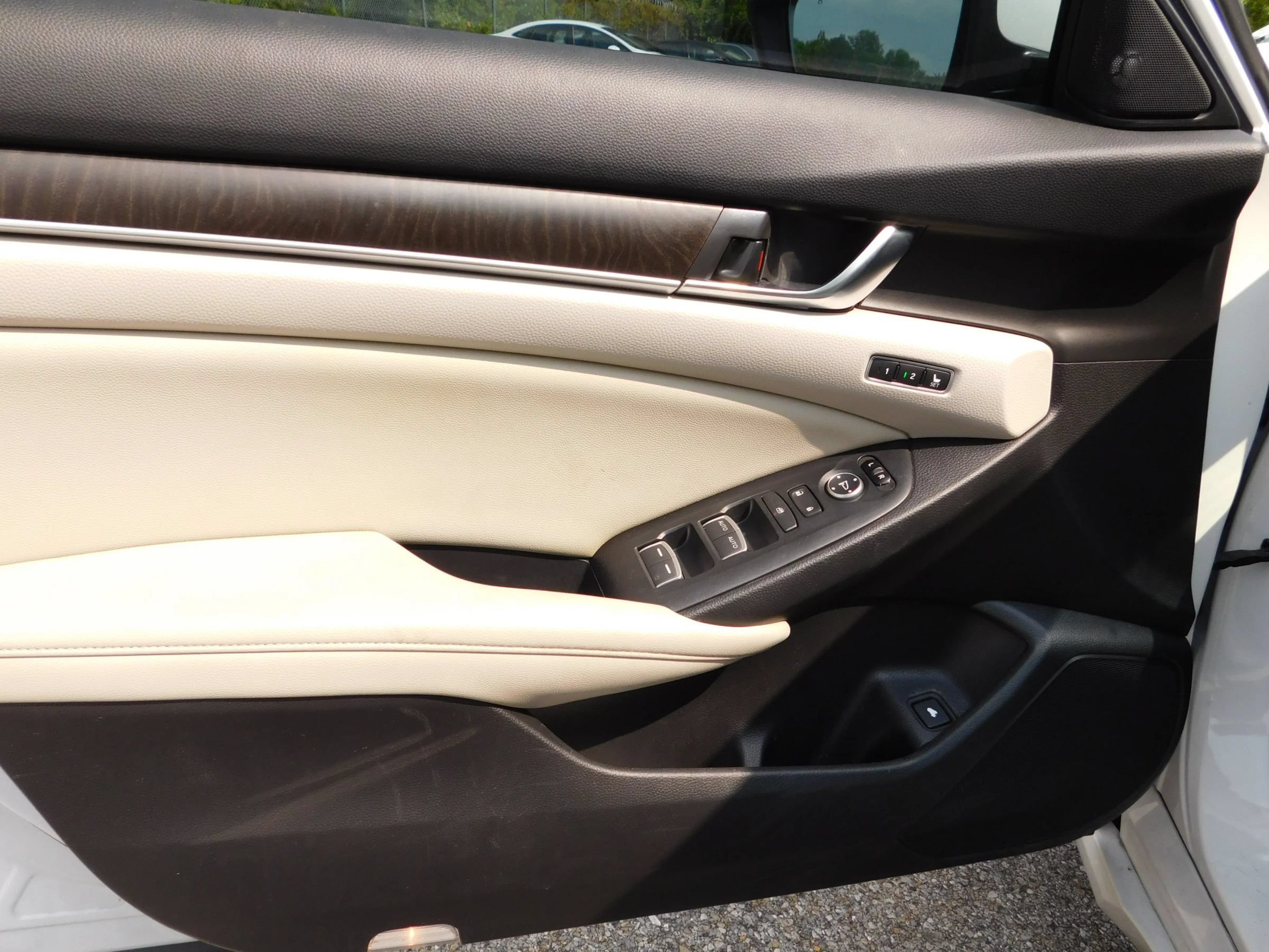 Used 2019 Honda Accord Touring image 11