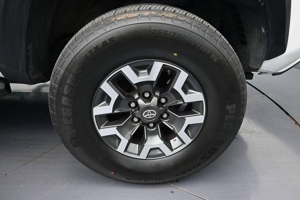 Used 2018 Toyota Tacoma TRD Off-Road w/ Technology Package AWD/4WD image 9