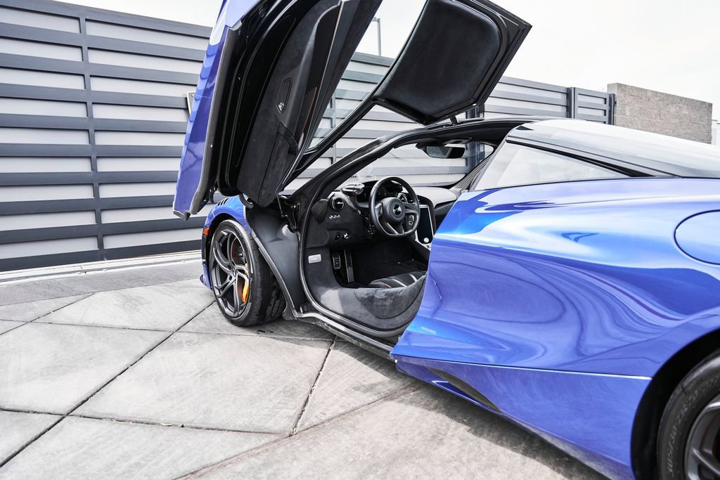 Used 2024 McLaren 750S RWD image 30