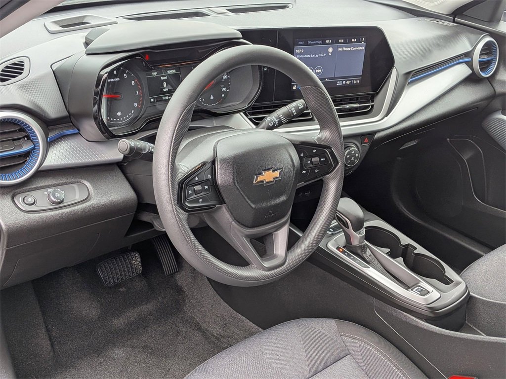 Used 2024 Chevrolet Trax LS w/ LS Convenience Package image 10