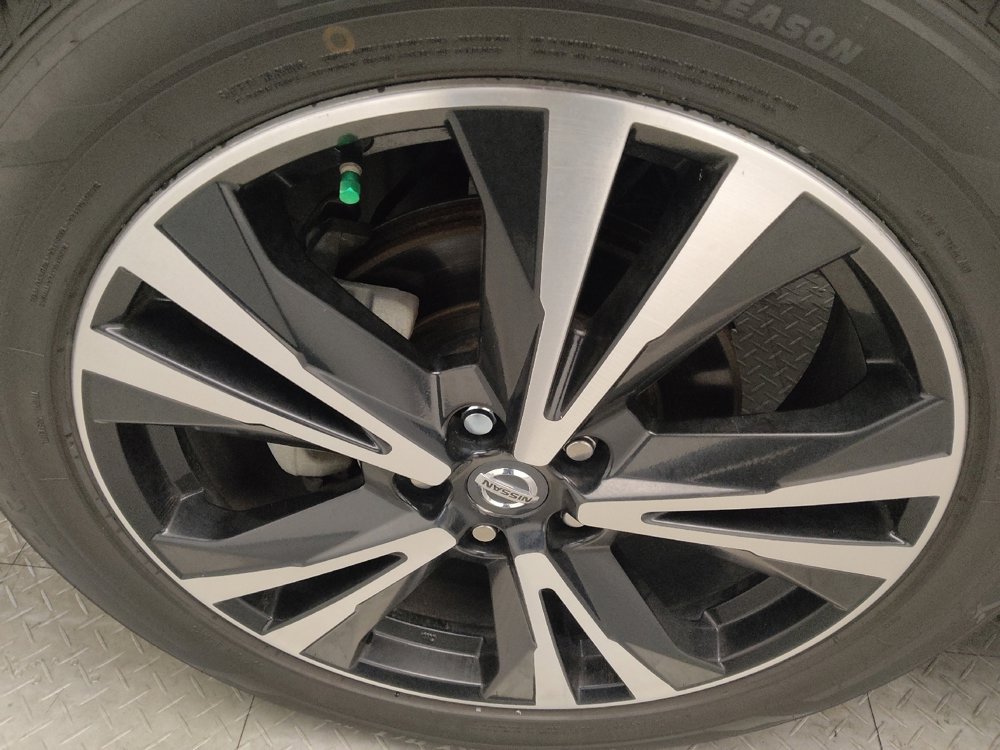 Used 2020 Nissan Pathfinder Platinum image 31