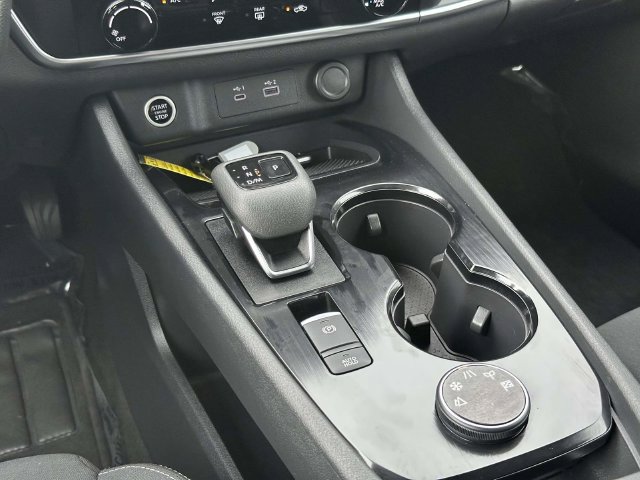 Used 2023 Nissan Rogue S AWD/4WD image 20
