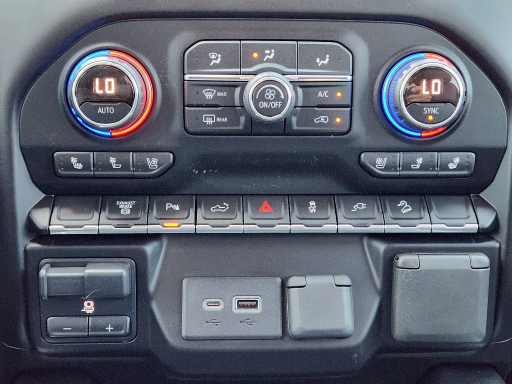 Used 2020 Chevrolet Silverado 3500 LTZ w/ LTZ Texas Edition image 19