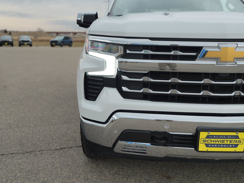 Used 2025 Chevrolet Silverado 1500 LTZ AWD/4WD image 5